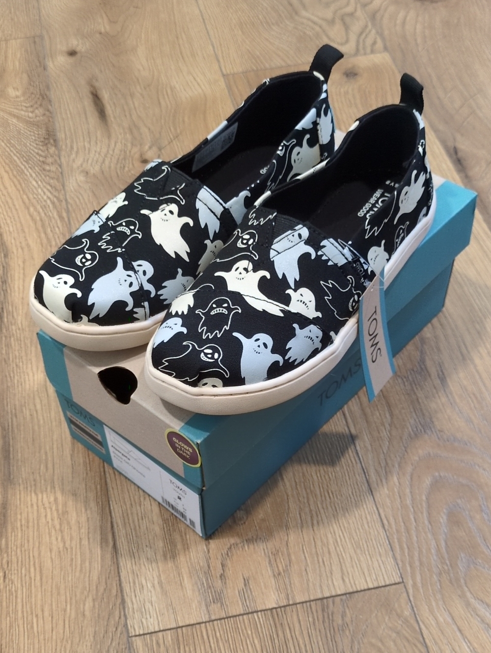 Toms Kids NWT Glow-in-the-Dark Black & White Ghosts Slip-On Shoes Youth Size 2